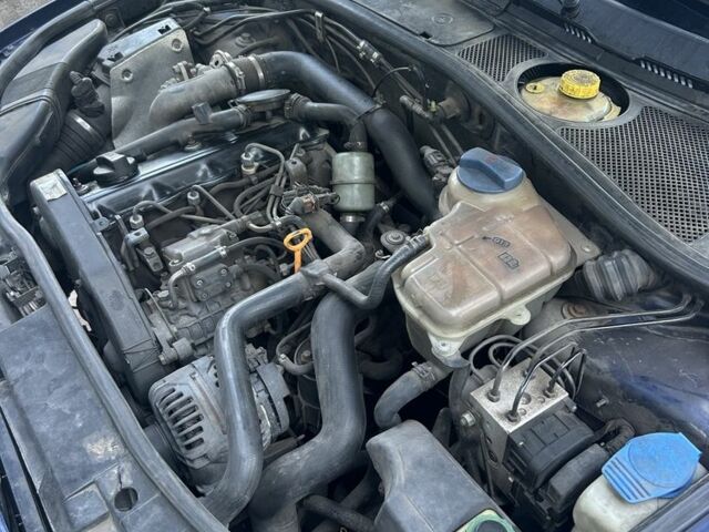 Синий Ауди А4, объемом двигателя 1.9 л и пробегом 260 тыс. км за 4800 $, фото 5 на Automoto.ua