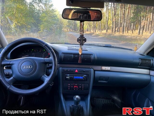 Синий Ауди А4, объемом двигателя 1.8 л и пробегом 300 тыс. км за 3600 $, фото 3 на Automoto.ua