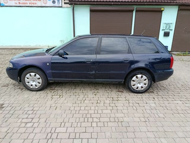 Синий Ауди А4, объемом двигателя 1.8 л и пробегом 375 тыс. км за 2200 $, фото 3 на Automoto.ua