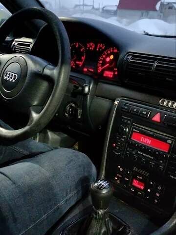 Синий Ауди А4, объемом двигателя 2.5 л и пробегом 280 тыс. км за 1500 $, фото 6 на Automoto.ua