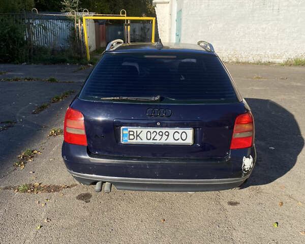 Синий Ауди А4, объемом двигателя 1.9 л и пробегом 476 тыс. км за 3500 $, фото 1 на Automoto.ua