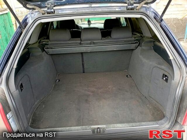 Синій Ауді А4, об'ємом двигуна 2.5 л та пробігом 236 тис. км за 3500 $, фото 8 на Automoto.ua