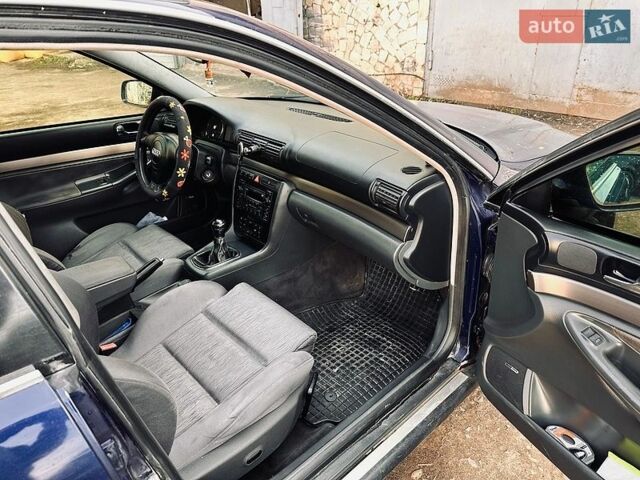 Синий Ауди А4, объемом двигателя 2.5 л и пробегом 408 тыс. км за 2750 $, фото 5 на Automoto.ua
