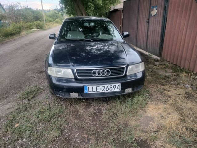 Синій Ауді А4, об'ємом двигуна 1.8 л та пробігом 320 тис. км за 1800 $, фото 3 на Automoto.ua