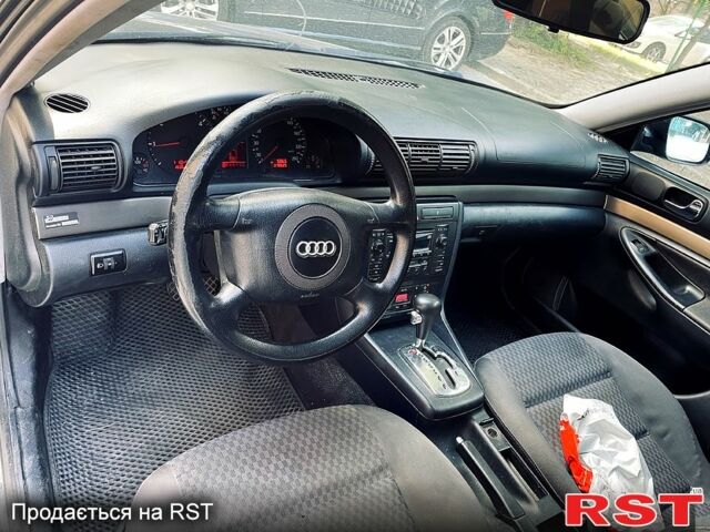 Синій Ауді А4, об'ємом двигуна 1.9 л та пробігом 370 тис. км за 3600 $, фото 7 на Automoto.ua