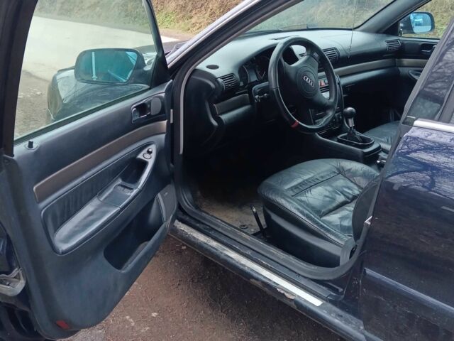 Синій Ауді А4, об'ємом двигуна 2.5 л та пробігом 260 тис. км за 3300 $, фото 1 на Automoto.ua