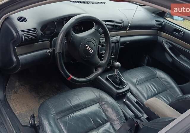 Синий Ауди А4, объемом двигателя 2.5 л и пробегом 260 тыс. км за 3300 $, фото 5 на Automoto.ua