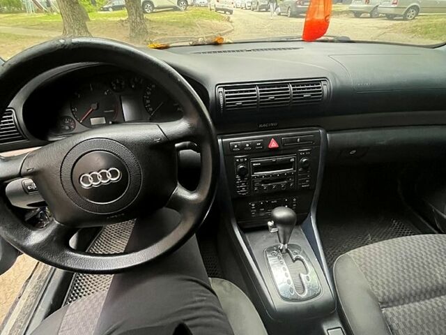 Синий Ауди А4, объемом двигателя 1.9 л и пробегом 300 тыс. км за 2850 $, фото 2 на Automoto.ua