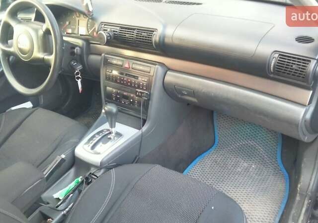 Синий Ауди А4, объемом двигателя 1.9 л и пробегом 350 тыс. км за 3900 $, фото 1 на Automoto.ua