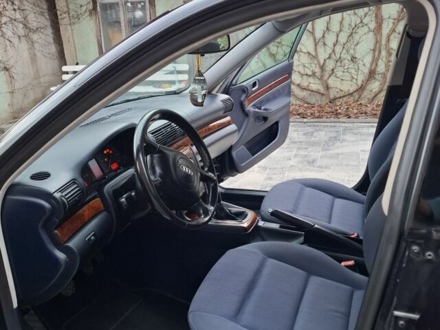 Синій Ауді А4, об'ємом двигуна 1.8 л та пробігом 196 тис. км за 4850 $, фото 10 на Automoto.ua