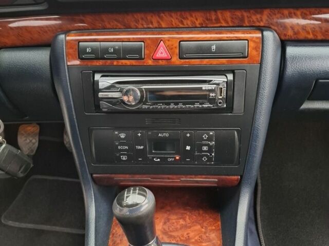 Синій Ауді А4, об'ємом двигуна 1.8 л та пробігом 196 тис. км за 4850 $, фото 12 на Automoto.ua