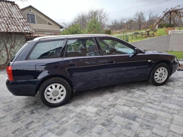 Синій Ауді А4, об'ємом двигуна 1.8 л та пробігом 196 тис. км за 4850 $, фото 3 на Automoto.ua