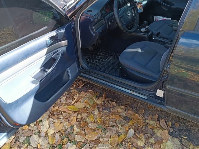 Синий Ауди А4, объемом двигателя 0 л и пробегом 424 тыс. км за 2500 $, фото 6 на Automoto.ua