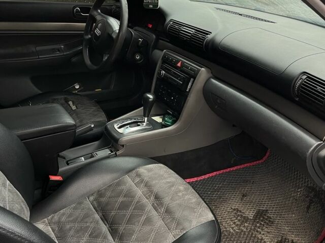 Синій Ауді А4, об'ємом двигуна 1.9 л та пробігом 545 тис. км за 3000 $, фото 7 на Automoto.ua