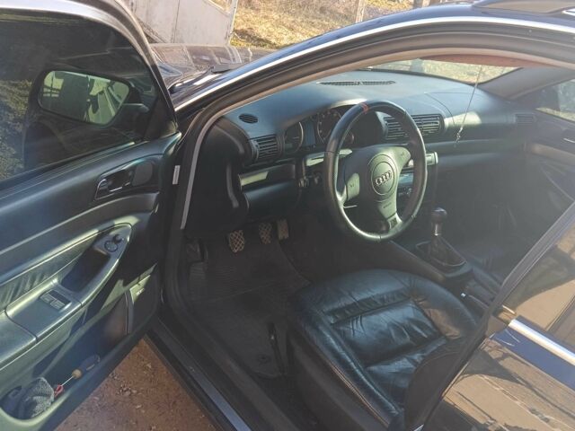 Синий Ауди А4, объемом двигателя 2.5 л и пробегом 260 тыс. км за 2000 $, фото 3 на Automoto.ua