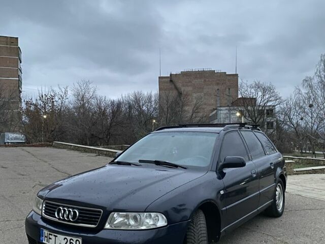 Синий Ауди А4, объемом двигателя 1.9 л и пробегом 385 тыс. км за 2000 $, фото 1 на Automoto.ua