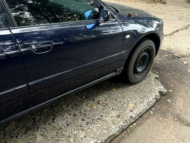 Синий Ауди А4, объемом двигателя 1.9 л и пробегом 300 тыс. км за 2850 $, фото 1 на Automoto.ua