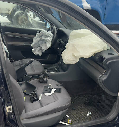 Синій Ауді А4, об'ємом двигуна 1.9 л та пробігом 367 тис. км за 1800 $, фото 2 на Automoto.ua