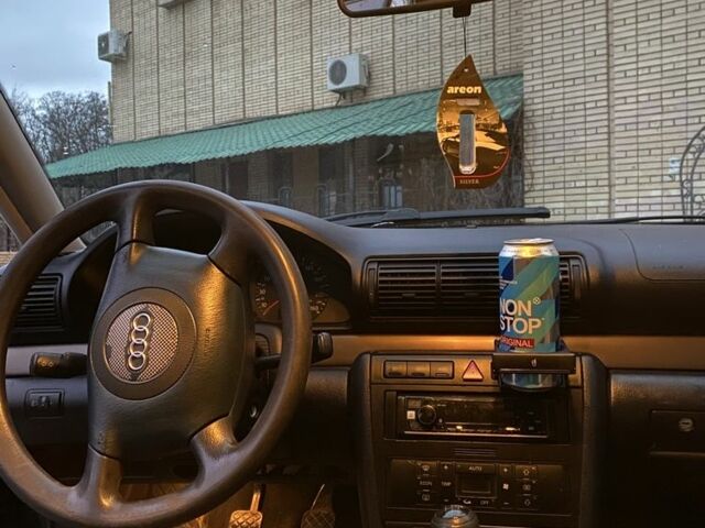 Синий Ауди А4, объемом двигателя 1.9 л и пробегом 385 тыс. км за 2000 $, фото 5 на Automoto.ua