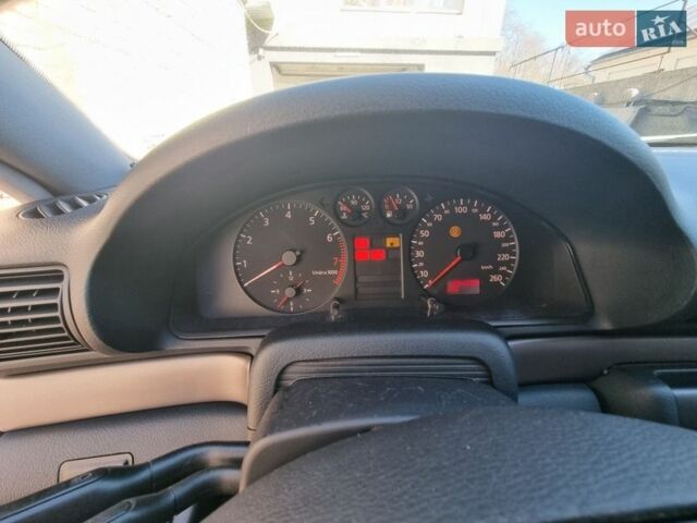 Синій Ауді А4, об'ємом двигуна 1.6 л та пробігом 241 тис. км за 2990 $, фото 8 на Automoto.ua