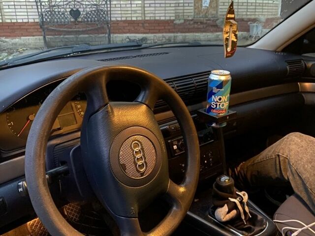 Синий Ауди А4, объемом двигателя 1.9 л и пробегом 385 тыс. км за 2000 $, фото 6 на Automoto.ua