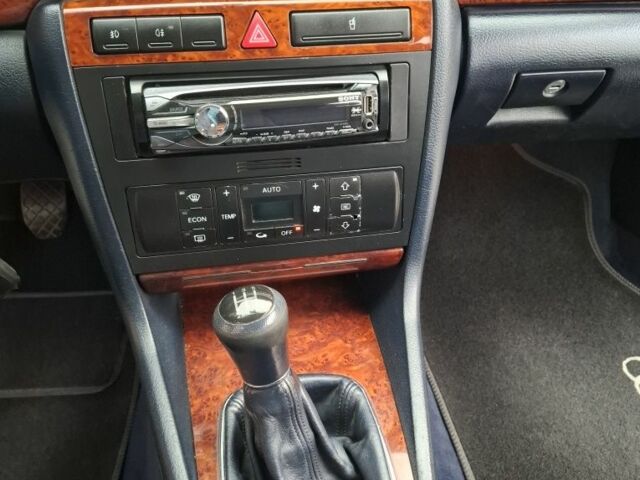 Синій Ауді А4, об'ємом двигуна 1.8 л та пробігом 196 тис. км за 4850 $, фото 9 на Automoto.ua