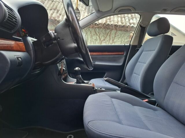 Синій Ауді А4, об'ємом двигуна 1.8 л та пробігом 196 тис. км за 4850 $, фото 4 на Automoto.ua