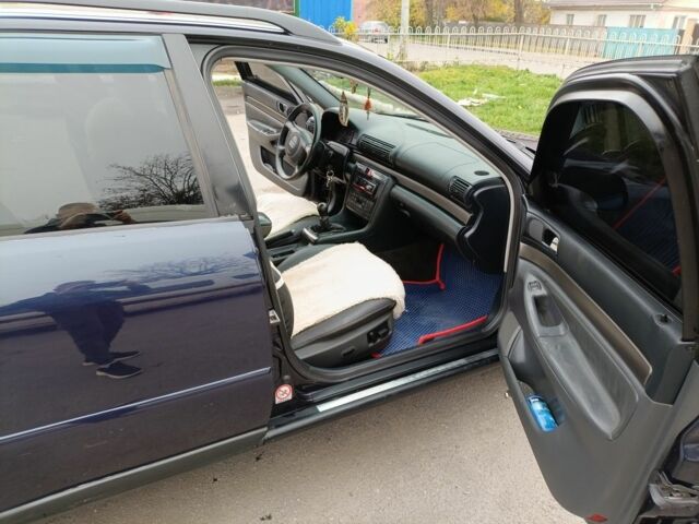 Синий Ауди А4, объемом двигателя 1.6 л и пробегом 337 тыс. км за 4794 $, фото 1 на Automoto.ua