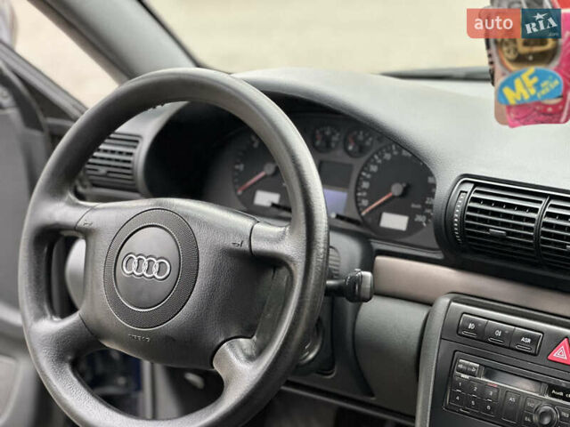 Синий Ауди А4, объемом двигателя 1.9 л и пробегом 320 тыс. км за 4850 $, фото 29 на Automoto.ua