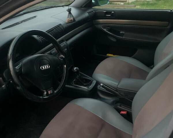 Синий Ауди А4, объемом двигателя 1.9 л и пробегом 300 тыс. км за 4300 $, фото 5 на Automoto.ua