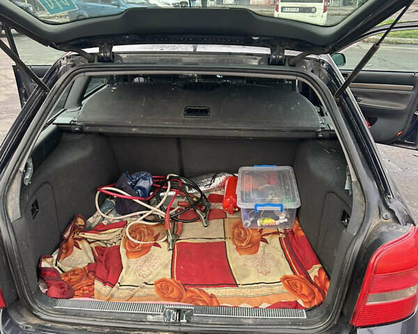 Синій Ауді А4, об'ємом двигуна 2.5 л та пробігом 400 тис. км за 3500 $, фото 9 на Automoto.ua