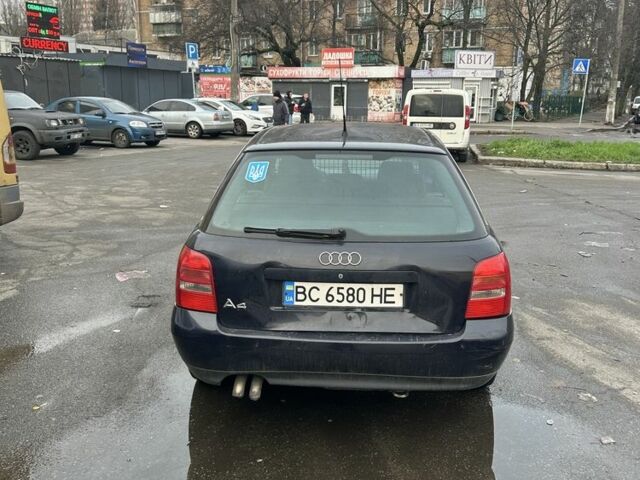 Синий Ауди А4, объемом двигателя 2.5 л и пробегом 400 тыс. км за 3500 $, фото 3 на Automoto.ua