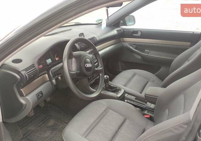 Синий Ауди А4, объемом двигателя 1.6 л и пробегом 268 тыс. км за 3500 $, фото 6 на Automoto.ua