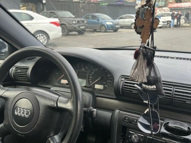 Синий Ауди А4, объемом двигателя 2.5 л и пробегом 400 тыс. км за 3500 $, фото 6 на Automoto.ua