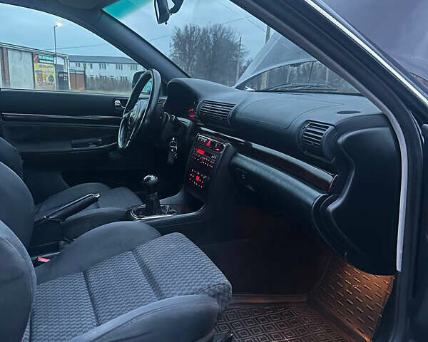 Синий Ауди А4, объемом двигателя 2.5 л и пробегом 290 тыс. км за 3500 $, фото 18 на Automoto.ua