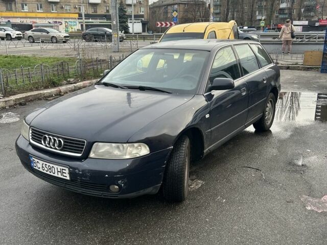 Синий Ауди А4, объемом двигателя 2.5 л и пробегом 400 тыс. км за 3500 $, фото 1 на Automoto.ua