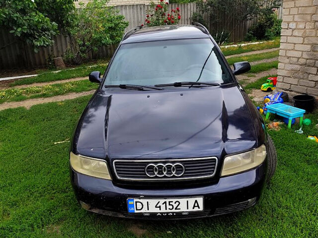 Синий Ауди А4, объемом двигателя 1.9 л и пробегом 400 тыс. км за 2200 $, фото 1 на Automoto.ua