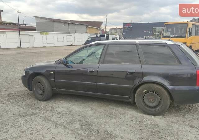 Синий Ауди А4, объемом двигателя 1.6 л и пробегом 268 тыс. км за 3500 $, фото 5 на Automoto.ua