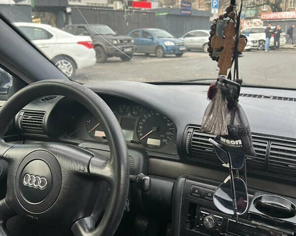 Синій Ауді А4, об'ємом двигуна 2.5 л та пробігом 400 тис. км за 3500 $, фото 6 на Automoto.ua