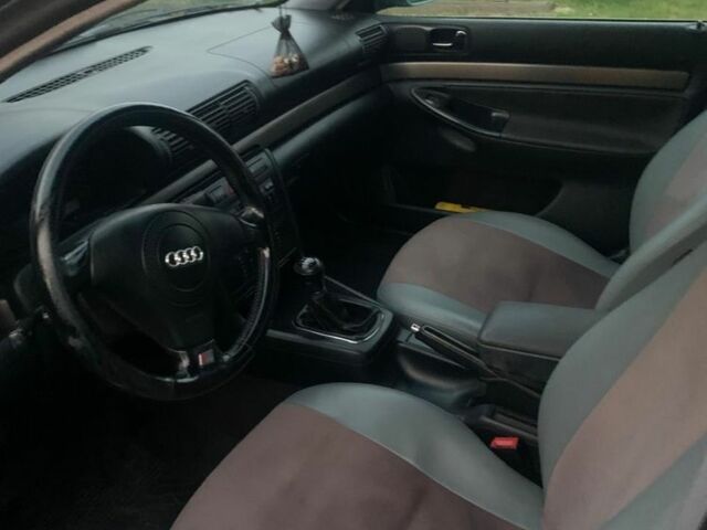 Синий Ауди А4, объемом двигателя 1.9 л и пробегом 300 тыс. км за 4300 $, фото 4 на Automoto.ua