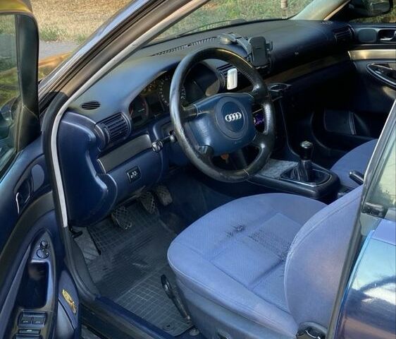 Синій Ауді А4, об'ємом двигуна 1.9 л та пробігом 350 тис. км за 2500 $, фото 4 на Automoto.ua