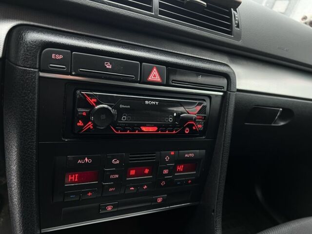 Синій Ауді А4, об'ємом двигуна 1.8 л та пробігом 349 тис. км за 4299 $, фото 19 на Automoto.ua