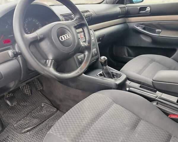 Синий Ауди А4, объемом двигателя 1.9 л и пробегом 320 тыс. км за 3500 $, фото 6 на Automoto.ua