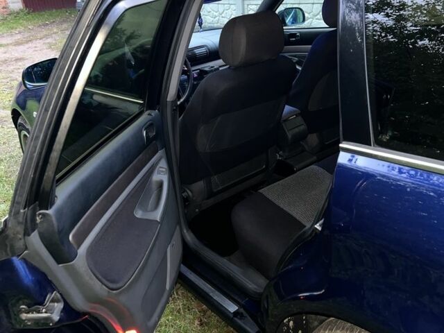 Синий Ауди А4, объемом двигателя 1.8 л и пробегом 250 тыс. км за 4250 $, фото 4 на Automoto.ua