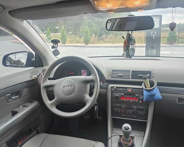 Синій Ауді А4, об'ємом двигуна 1.6 л та пробігом 220 тис. км за 5300 $, фото 6 на Automoto.ua