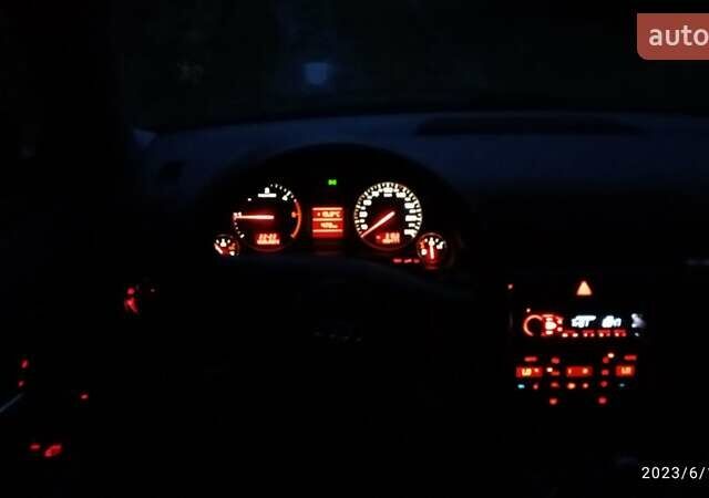 Ауди А4 2002 в Камень-Каширский на Automoto.ua Синий Ауди А4, объемом двигателя 1.9 л и пробегом 211 тыс. км за 4800 $, фото 2 на Automoto.ua