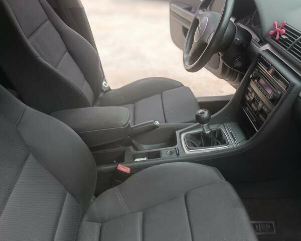 Синій Ауді А4, об'ємом двигуна 1.98 л та пробігом 276 тис. км за 4800 $, фото 17 на Automoto.ua