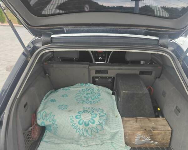 Синій Ауді А4, об'ємом двигуна 1.6 л та пробігом 220 тис. км за 5300 $, фото 3 на Automoto.ua