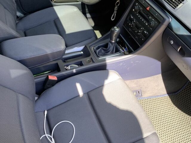 Синій Ауді А4, об'ємом двигуна 2 л та пробігом 453 тис. км за 4100 $, фото 19 на Automoto.ua