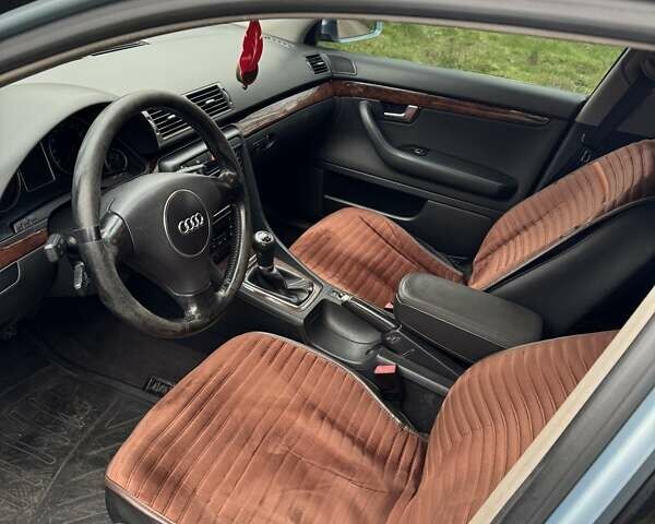 Синий Ауди А4, объемом двигателя 2.5 л и пробегом 360 тыс. км за 5000 $, фото 7 на Automoto.ua